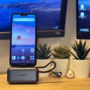 スマホスタンドにもなる｜UGREEN製モバイルバッテリーがコンパクトで最高！(5,000mAh)