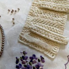 ビンテージレース糸で透かし編みのサマーセーター &amp;ギャバジンのワイドパンツ