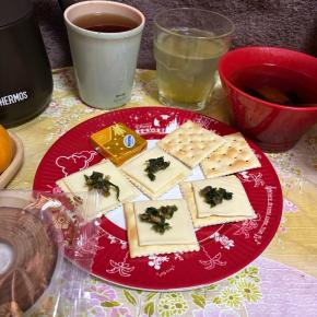 【朝ごはん】葱味噌チーズクラッカーと、ディズニーランドのバームクーヘン！