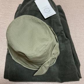 好きな色は緑色。カーキのコクーンパンツと帽子を購入