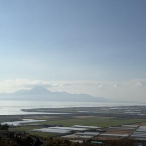 雲仙は雲にかすみて茫洋と有明海の彼方に浮かび