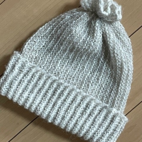 残り毛糸で帽子を編む