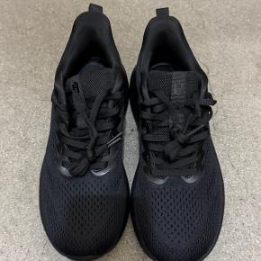 使い倒した手袋と靴