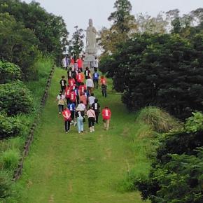 朝ヨガ、座学、清掃奉仕INリヒト