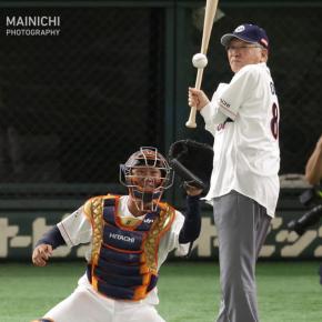 【始球式】日立製作所社長の投球が打者・日立市長の左肩を直撃【都市対抗野球】