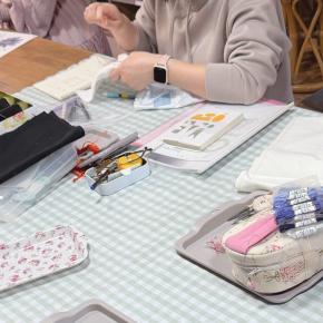 学びとワクワクが行き交う刺繍教室の日常