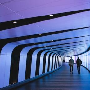 PostgresSQLは他のDBと何が違いますか？