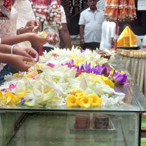 poya day ポヤデー(満月の日)