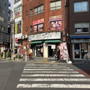 【赤羽】「うどん・そば処 百万石」肉そば550円｜全方位を迎え撃つ、赤羽駅前の古典立ちそば！
