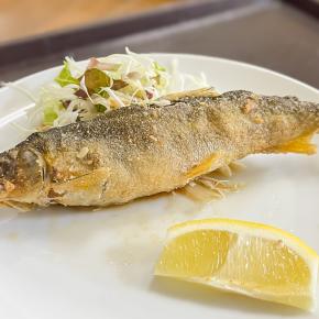 「湯来つり堀」で釣った”鮎”を塩焼き・唐揚げにしてもらって食べた！／広島県湯来町