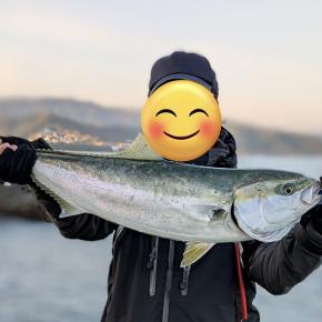 近所の地磯で私はシーバス順調だったけど、相方がトンデモねぇの釣り上げて霞んだ。