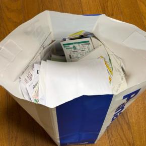 「書類の断捨離」 紙一枚を破る行動から