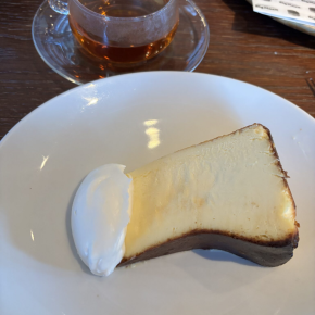 麻布台ヒルズで味わう絶品バスクチーズケーキ！Balcony by 6THの魅力を紹介