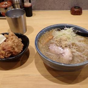 安曇野市豊科の「らーめん 三空 あづみの本店」で、生姜塩ラーメンとザンギ。札幌へ行きたくなりました。