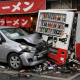 富山市五福の人気ラーメン店前で車が自販機に衝突：元日は営業しておらず被害者無し