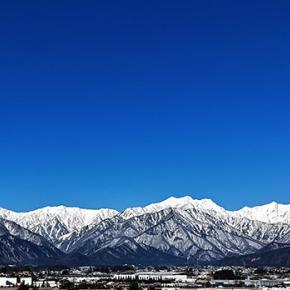 長野県大町市から見た北アルプスの絶景 . . . 小海町の未来は？
