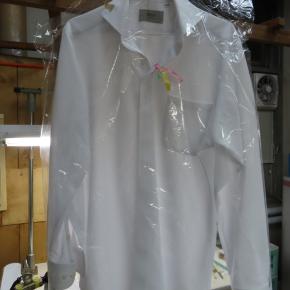 クリーニング店で落ちないしみ ドレスシャツ（ONLY製）アイロンドレンしみ しみ抜き ポリエステル・綿素材