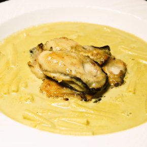 ミルクと海のミルクの融合！ マカロニ入り牡蠣のイタリア風チャウダー