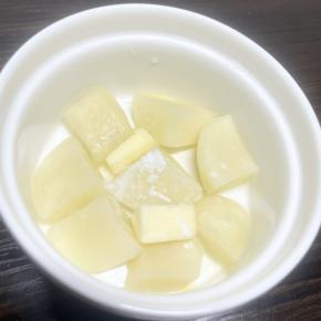 【レンジで簡単3分】ホクホク絶品じゃがバターの作り方！切ってチンするだけのずぼらレシピ