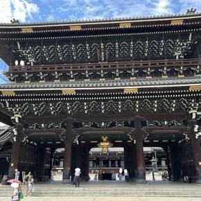 京都駅から徒歩圏内の観光スポット♪東本願寺を訪れました。