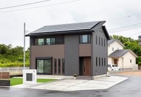 吹抜けリビングで開放的！家族にピッタリなエコな家