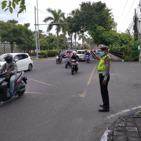 バリ島のコロナ対応 車内でもマスク着用