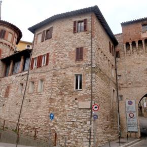 ペルージャの中世の町並み歩き友とおいしい昼食