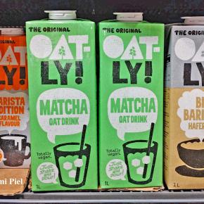 抹茶 (Matcha) ドリンク OATLY が予想外に美味しかった in ドイツ