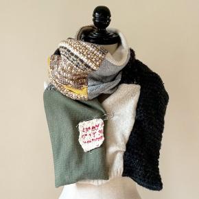 冬こそ、首元より華やかに.....