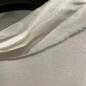 ざっくりニットカーデのインナーに最適