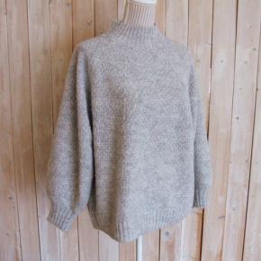 20%OFF・ボリューム袖ラグランニットプルオーバー、ノーカラー多ボタンプルオーバー