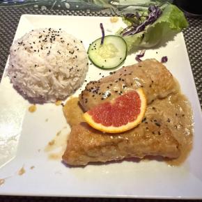 夜のディナーで再びパペーテにお出かけ