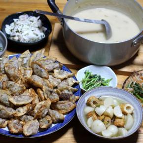 自家栽培ハツカダイコン入り餃子、カブの煮もの、カブ入り3日目のシチュー、カブの葉入りナムルほか。