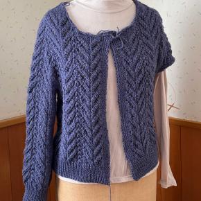 片袖編了。年内どこまで進むかな。