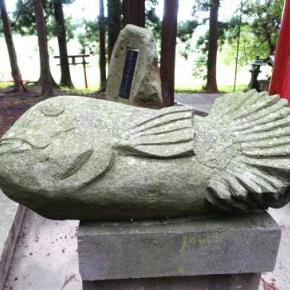 狛犬ならぬ「狛魚」と「狛馬」もいるツノのない鬼神社（津軽紀行⑰）