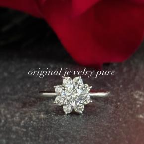 1カラットのダイヤ取り巻きリングです。