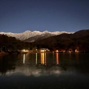 お月様に照らされて