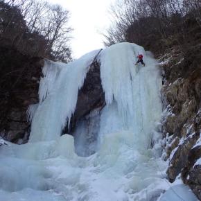 甲斐駒・尾白川下流、刃渡り沢アイス