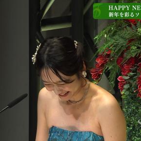 竹﨑由佳アナ セクシー過ぎる谷間と脇全開衣装で年越し！！