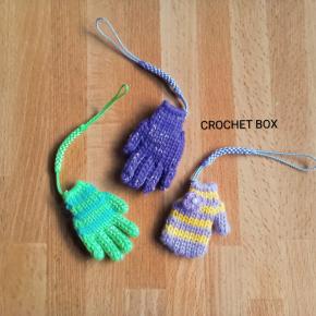 minneさんより小さい手袋のストラップ2個と 小さいミトンのストラップをお買い上げ頂きました。