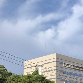 今朝の空6：00（二階の窓からの空）