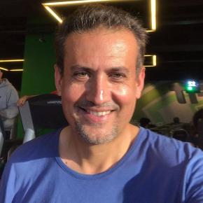 ウワァ～こんなイイ男から友達申請！と喜んだのもつかの間、そうは問屋がおろさない！