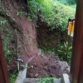 コテージにコンクリート壁の設置！キッチン＆洗面台コンクリートの研磨＆艶出し・リビング＆ダイニング床テラコッタの研磨＆艶出し！【バリ島ライフ】