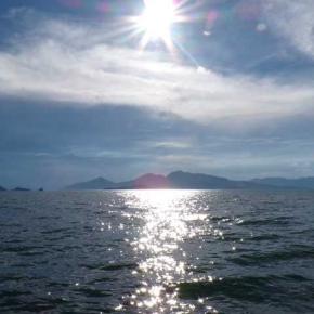 季節のせめぎあい聞こえる夏の残響 海を走り気分爽快