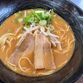 珍豚香 で味噌豚骨ラーメン