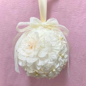 ボールブーケ リボンを付けて完成です。