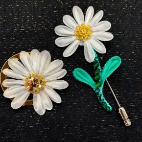 デイジーのブローチ 