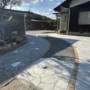 山口市 外構リフォーム ♪ 流れるような曲線のアプローチ 広々と仕上がった駐車場