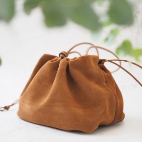 これひとつで秋らしいファッションの出来上がり！めちゃくちゃ可愛いバッグ、見つけちゃいました！