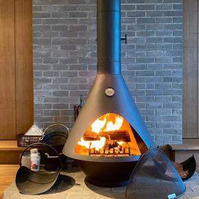 開放型・薪ストーブが仲間入り・・・